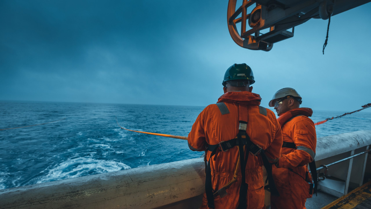 Crew_offshore_on_Shearwater_survey_vessel1_Main
